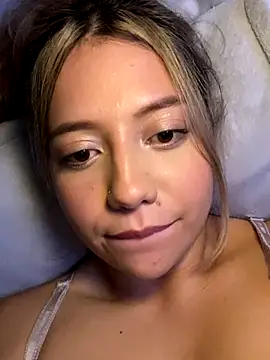 Snapshot of MissCat_ chatting on 6, 10, 2025 MissCat online show from 6, 10, 2025