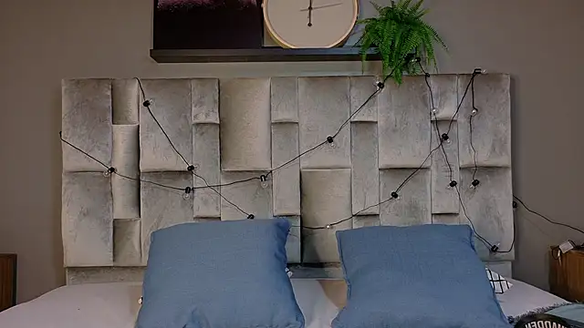 TiffValentinee  online show from 10, 11, 2025