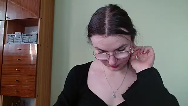 LooveELLYx online show from 4, 2, 2025