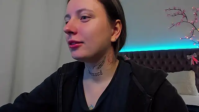 Snapshot of LilaVame chatting on 6, 10, 2025 LilaVame online show from 6, 10, 2025
