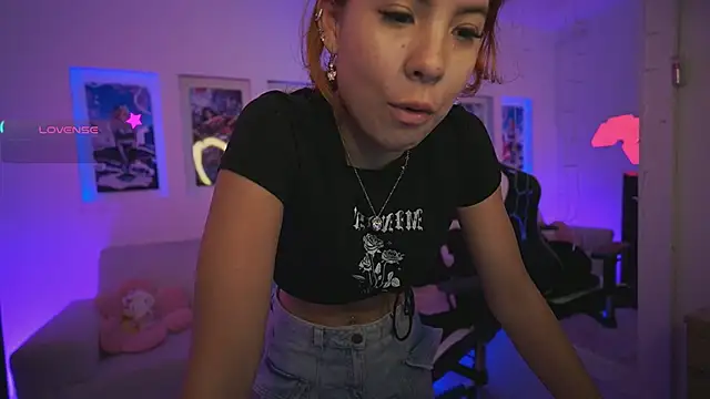 Snapshot of DahliaGrey chatting on 7, 5, 2026 DahliaGrey online show from 7, 5, 2026