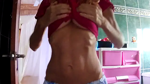 Snapshot of LunaNatural chatting on 15, 10, 2025 LunaNatural online show from 15, 10, 2025