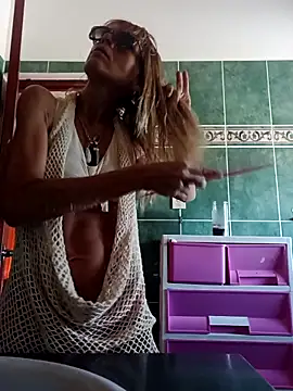 Snapshot of LunaNatural chatting on 20, 11, 2025 LunaNatural online show from 20, 11, 2025