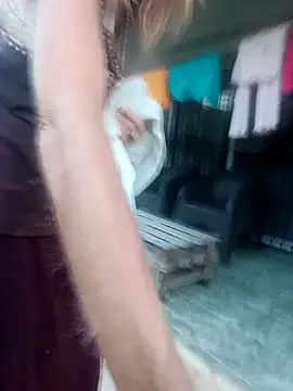 Snapshot of LunaNatural chatting on 4, 12, 2025 LunaNatural online show from 4, 12, 2025