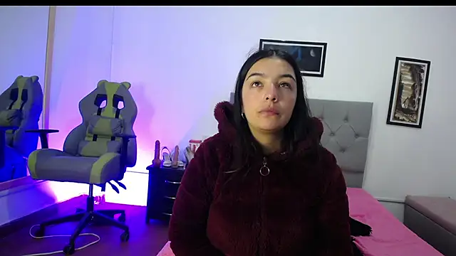 Esmeraldaa- online show from 1, 10, 2025