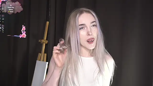 MaeEversley online show from 10, 9, 2025