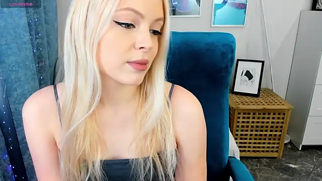 KatherineePierce online show from 16, 5, 2026