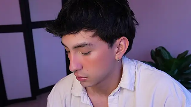 Snapshot of sweettaaron01 chatting on 7, 6, 2026 sweettaaron01 online show from 7, 6, 2026