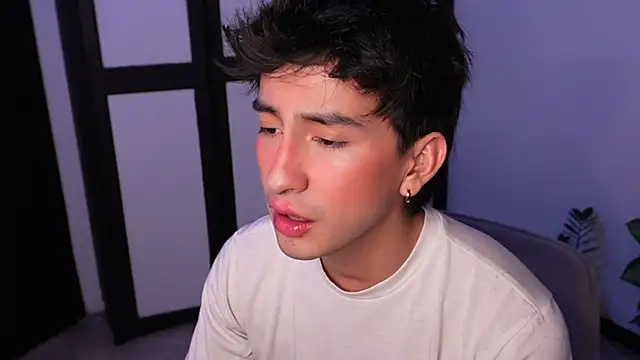 Snapshot of sweettaaron01 chatting on 12, 6, 2026 sweettaaron01 online show from 12, 6, 2026