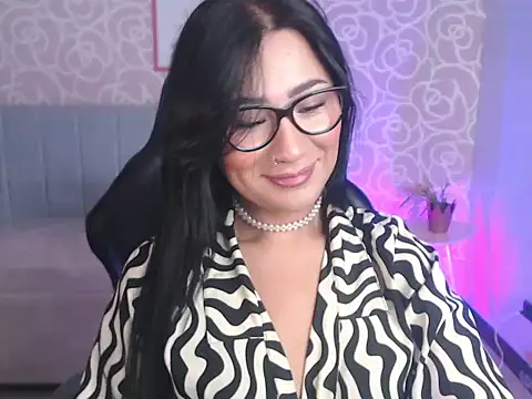 Snapshot of evelyn_ch_ chatting on 18, 9, 2025 evelyn ch online show from 18, 9, 2025