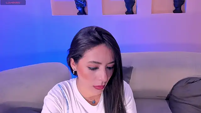 Snapshot of IsabellaMoreau chatting on 12, 9, 2025 IsabellaMoreau online show from 12, 9, 2025