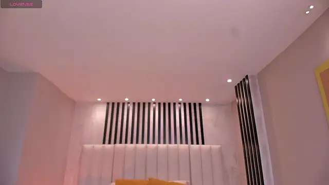 IsabellaMoreau online show from 18, 10, 2025