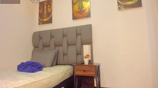 Emma HotLatina online show from 7, 1, 2026