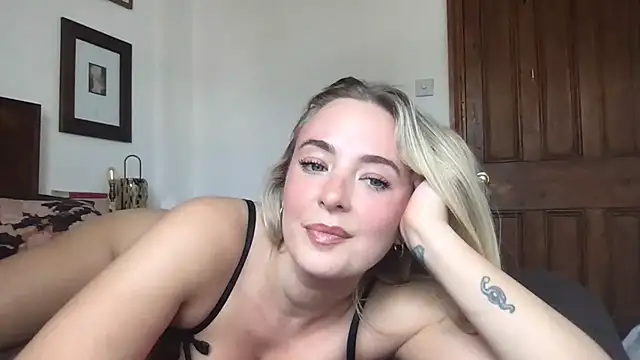 Snapshot of rosiegirl33 chatting on 26, 5, 2026 rosiegirl33 online show from 26, 5, 2026
