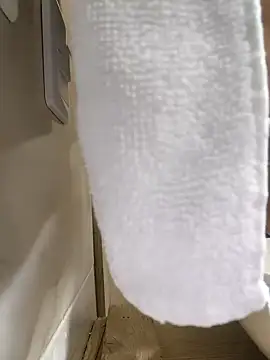 Hiroshi Shen online show from 27, 11, 2025