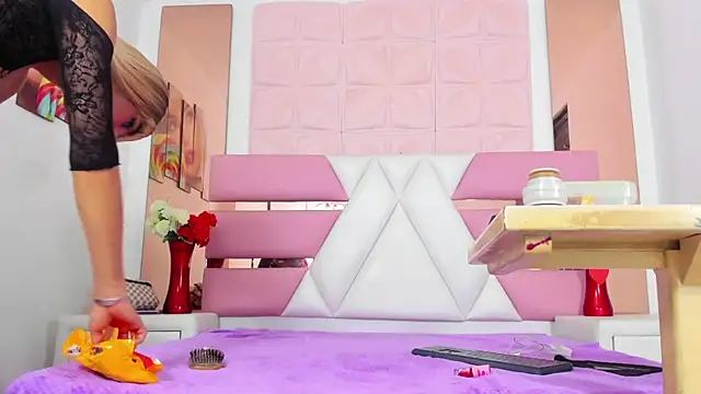 MiaMalkoba online show from 12, 3, 2026