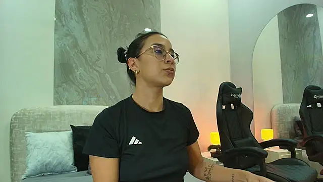Snapshot of zoe_martins_ chatting on 19, 5, 2026 zoe martins online show from 19, 5, 2026