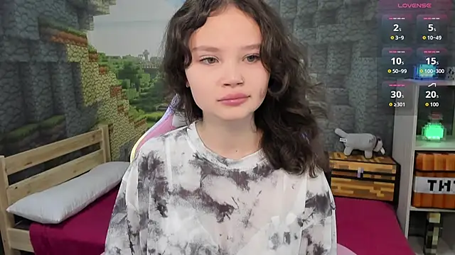 Snapshot of EmilyChaves chatting on 14, 10, 2025 EmilyChaves online show from 14, 10, 2025