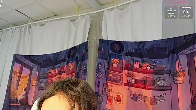 Snapshot of EmilyChaves chatting on 10, 11, 2025 EmilyChaves online show from 10, 11, 2025