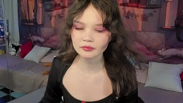 Snapshot of EmilyChaves chatting on 13, 11, 2025 EmilyChaves online show from 13, 11, 2025