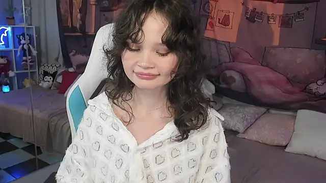 Snapshot of EmilyChaves chatting on 22, 11, 2025 EmilyChaves online show from 22, 11, 2025