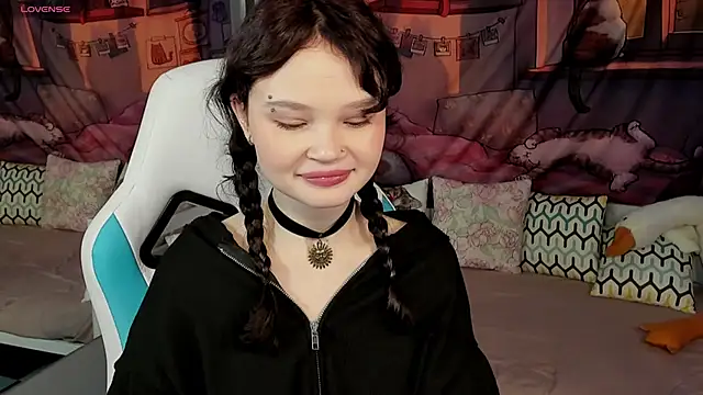 Snapshot of EmilyChaves chatting on 7, 4, 2026 EmilyChaves online show from 7, 4, 2026