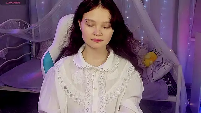 Snapshot of EmilyChaves chatting on 6, 5, 2026 EmilyChaves online show from 6, 5, 2026