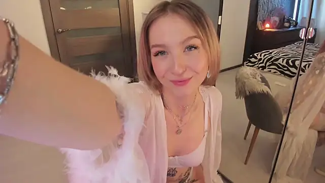 Snapshot of Annie_Leone chatting on 4, 10, 2025 Annie Leone online show from 4, 10, 2025