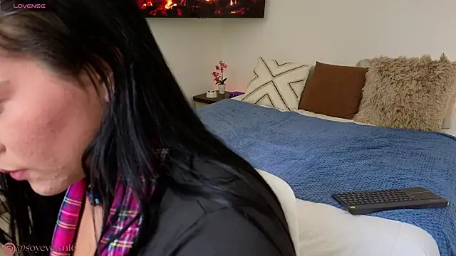 Evelyn  16 online show from 29, 11, 2025