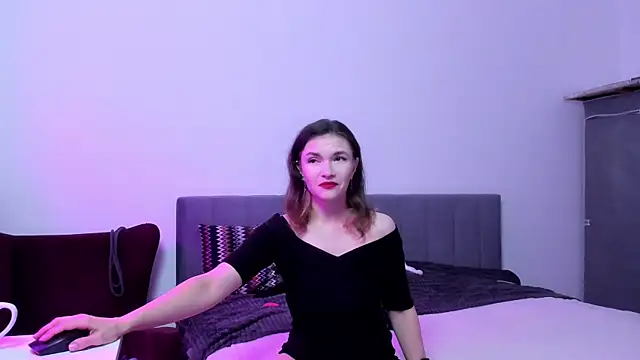 Katherine Twilight online show from 6, 11, 2025