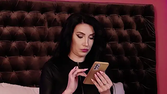 StephanyMillan online show from 9, 6, 2026