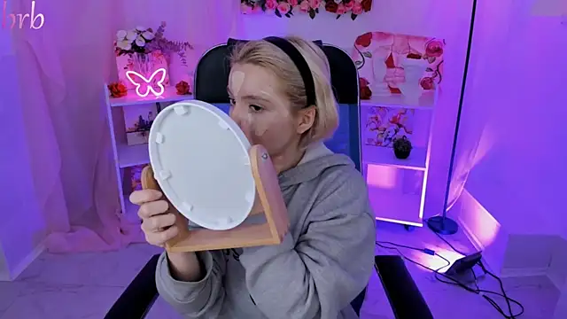 AuroraWrenfield online show from 3, 11, 2025