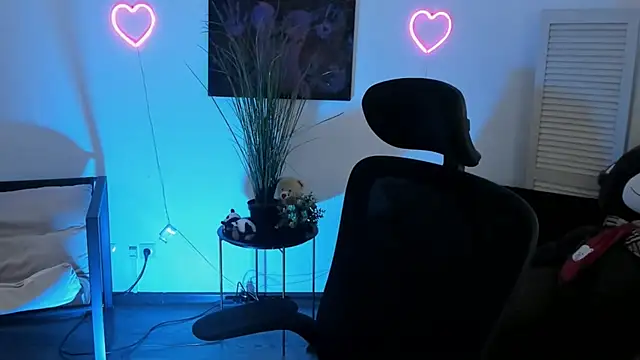 AuroraWrenfield online show from 9, 2, 2026