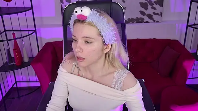 AuroraWrenfield online show from 6, 4, 2026