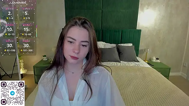 Snapshot of ErinRose_ chatting on 2, 10, 2025 ErinRose online show from 2, 10, 2025
