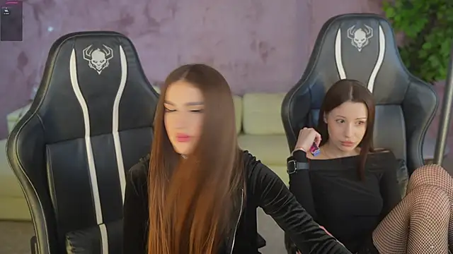 Goldie Flame online show from 6, 11, 2025