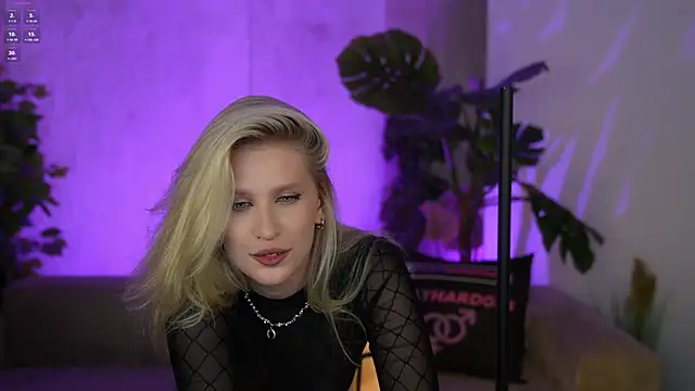 Snapshot of Scarlett_Sweet054 chatting on 13, 11, 2025 Scarlett Sweet054 online show from 13, 11, 2025