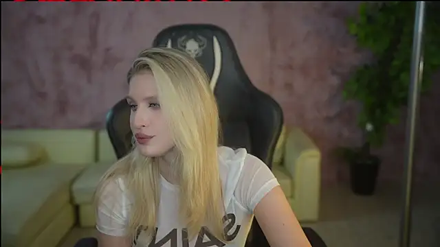 Snapshot of Scarlett_Sweet054 chatting on 24, 11, 2025 Scarlett Sweet054 online show from 24, 11, 2025