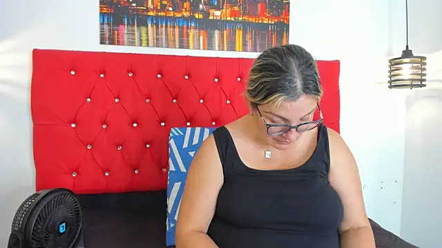 carolinacrus01 online show from 11, 9, 2025