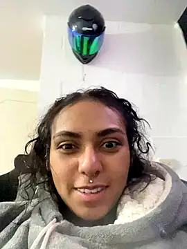 Snapshot of iamkatty_ chatting on 10, 10, 2025 iamkatty online show from 10, 10, 2025