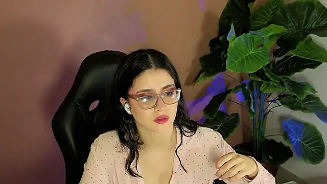 LiLLiAnderson online show from 9, 9, 2025