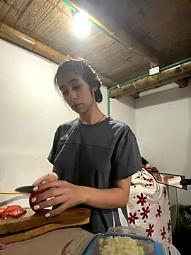 Snapshot of juliie_star chatting on 25, 10, 2025 juliie star online show from 25, 10, 2025