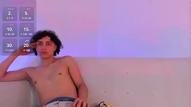 Snapshot of juliie_star chatting on 31, 10, 2025 juliie star online show from 31, 10, 2025