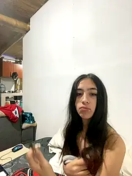 Snapshot of juliie_star chatting on 8, 11, 2025 juliie star online show from 8, 11, 2025