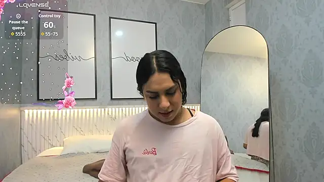 Snapshot of Ximenahott_ chatting on 5, 10, 2025 Ximenahott online show from 5, 10, 2025