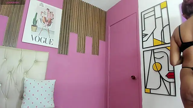 Lucia Spear online show from 15, 12, 2025