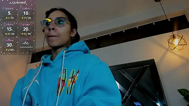 Hanna Cornee  online show from 4, 12, 2025