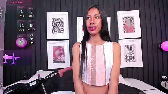 Snapshot of chiara_evanns chatting on 7, 10, 2025 chiara evanns online show from 7, 10, 2025