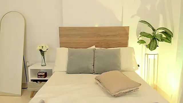 Lea Joness online show from 29, 9, 2025