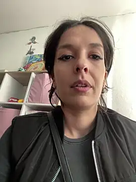 Piggiteablacktea online show from 17, 4, 2026